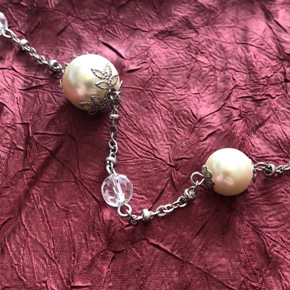 Gorgeous silvertone pearls and clear bead necklace - Picture 2 of 4